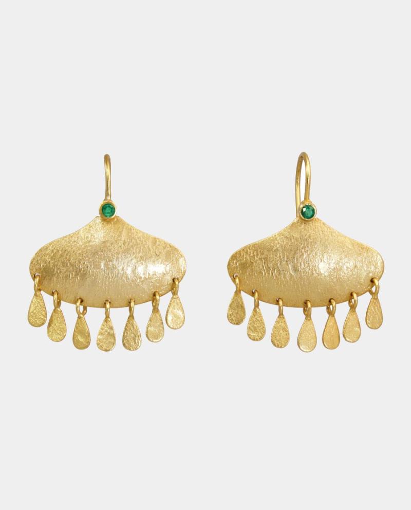 Jeanne Baptiste øreringe Med Små Dråbevedhæng Smaragder - Nina Rønde Øreringe