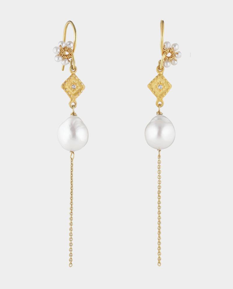 Subarna Devi Med Perleblomster - Nina Rønde Øreringe