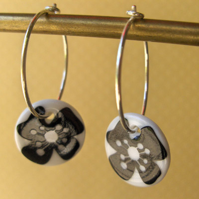 Sort Creoler øreringe Med Blomst Casalinga - Øreringe