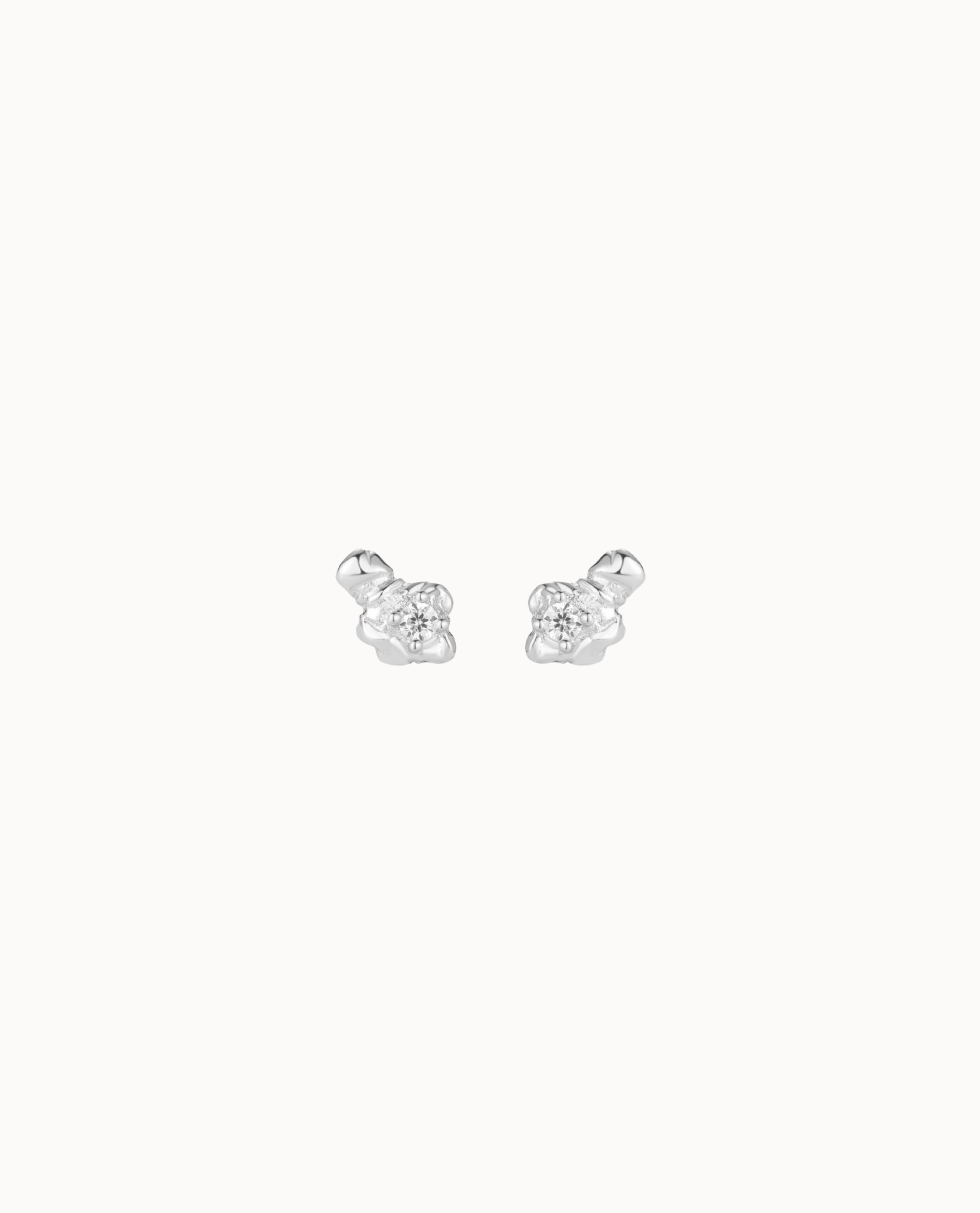 Azure Petite Studs Sølv - Nava Copenhagen Øreringe  - 05715461006663