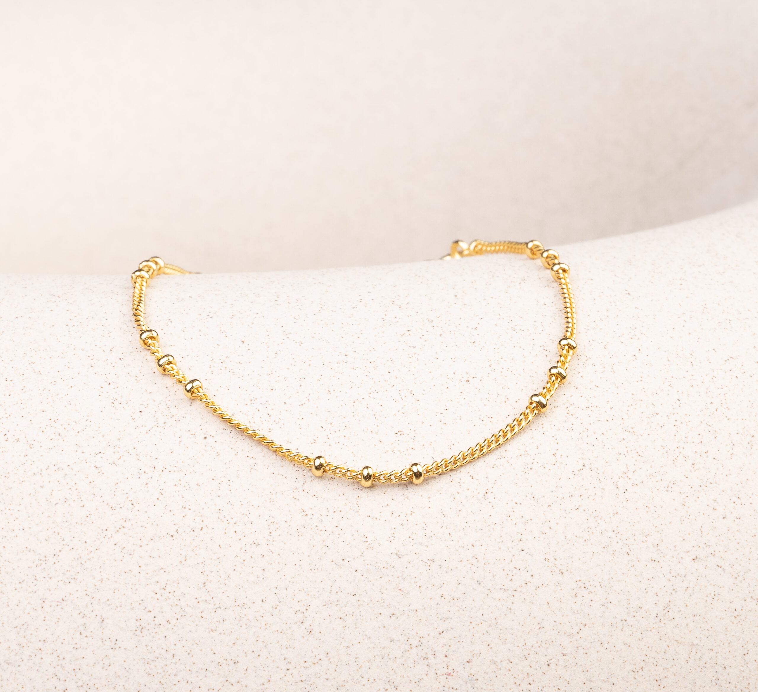 Smalt Armbånd Med Kugler - Flora Fiona Armbånd