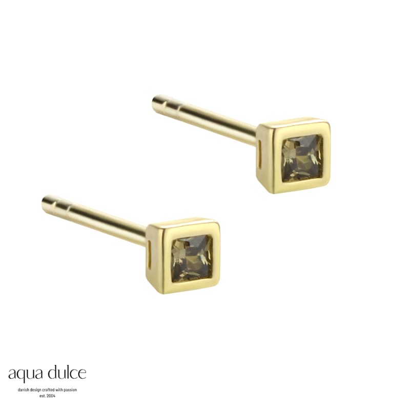 Olive Square Earstud Golden - Aqua Dulce Ørestikkere  - 5740013850746