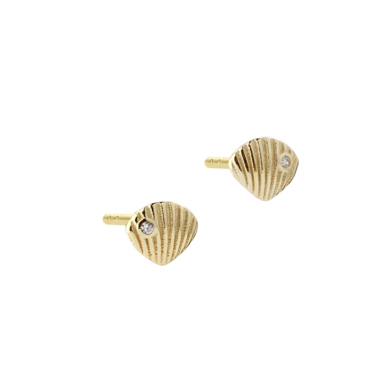 Shelly Earstud Golden - Aqua Dulce Ørestikkere  - 5740013861988