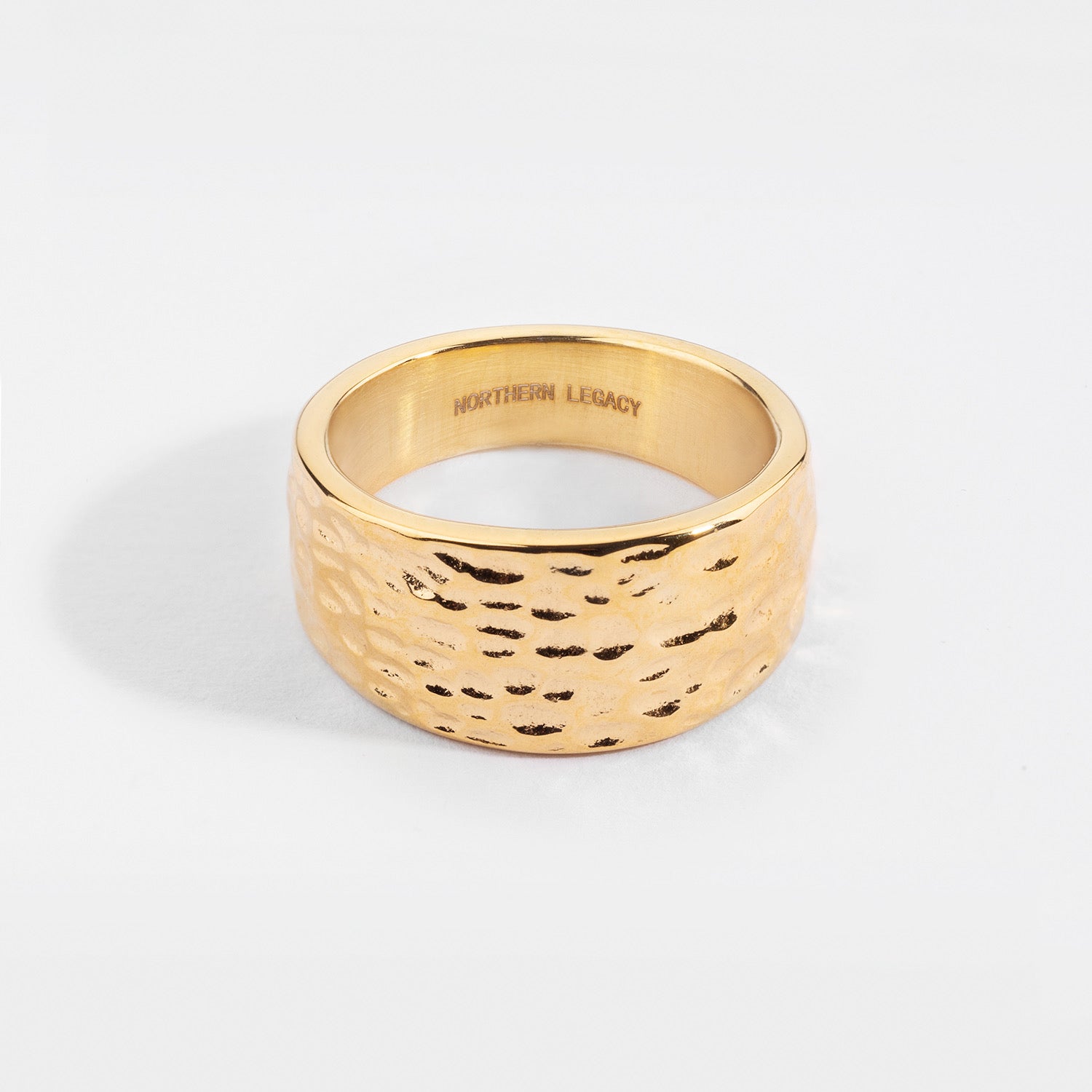 Guldtonet Hammered Signature Ring Str Herre Northern Legacy - Northernlegacy Fingerringe  - 5740028208600
