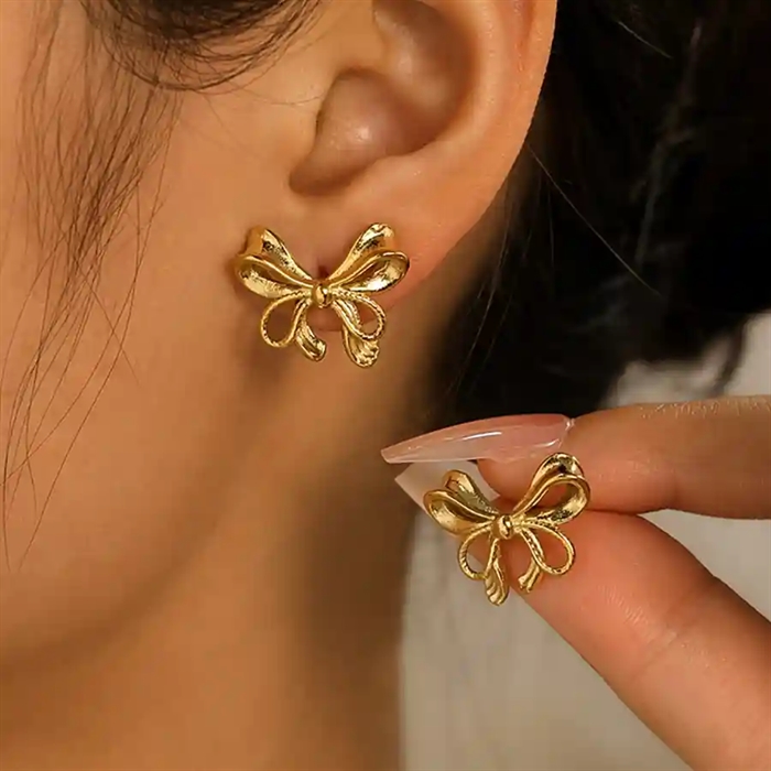 Forgyldt ørering Med Sløjfe Elegant Feminin Detalje - Øreringe