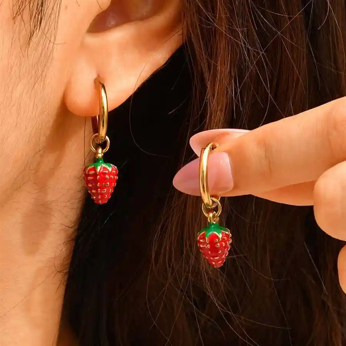Strawberry Shine Hoops Forgyldte Jordbær 1stk - Øreringe